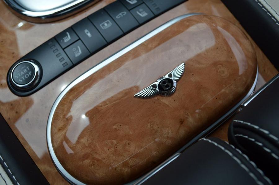 Детали интерьера Bentley Flying Spur 2014 года  (фото 25 из 63)
